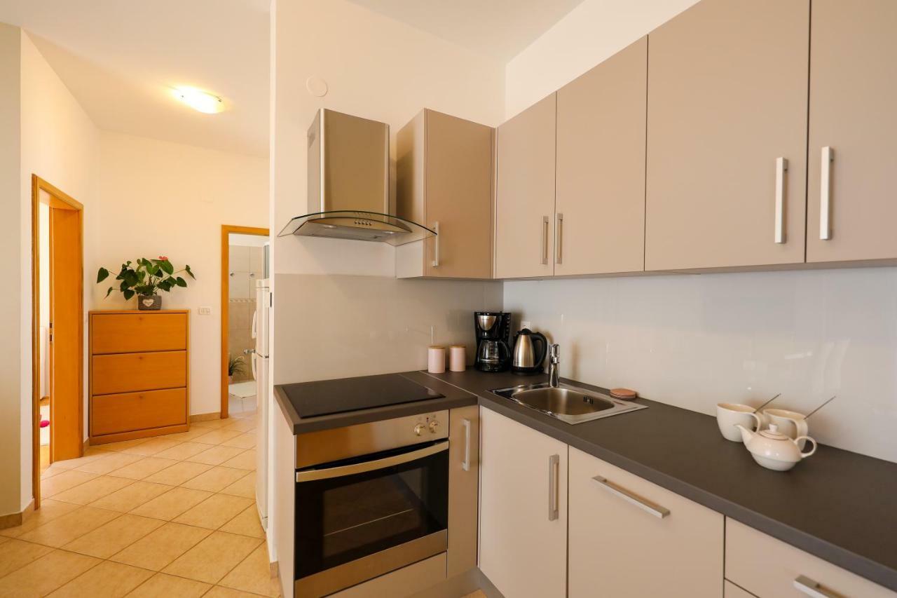 Apartments Tony Biograd Na Moru Exterior photo